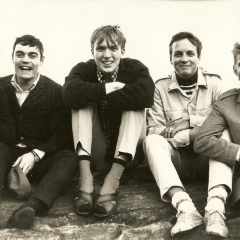 1965 B Spotnicks Gruppenfoto sitzend