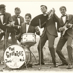 1966 Spotnicks Gruppenfoto draussen
