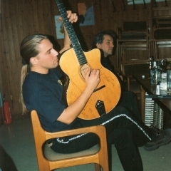 1998 11 Bjoern F Guitar Beisenbusch